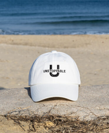 U 시그니처 로고 볼캡 화이트 (U signature logo ballcap)