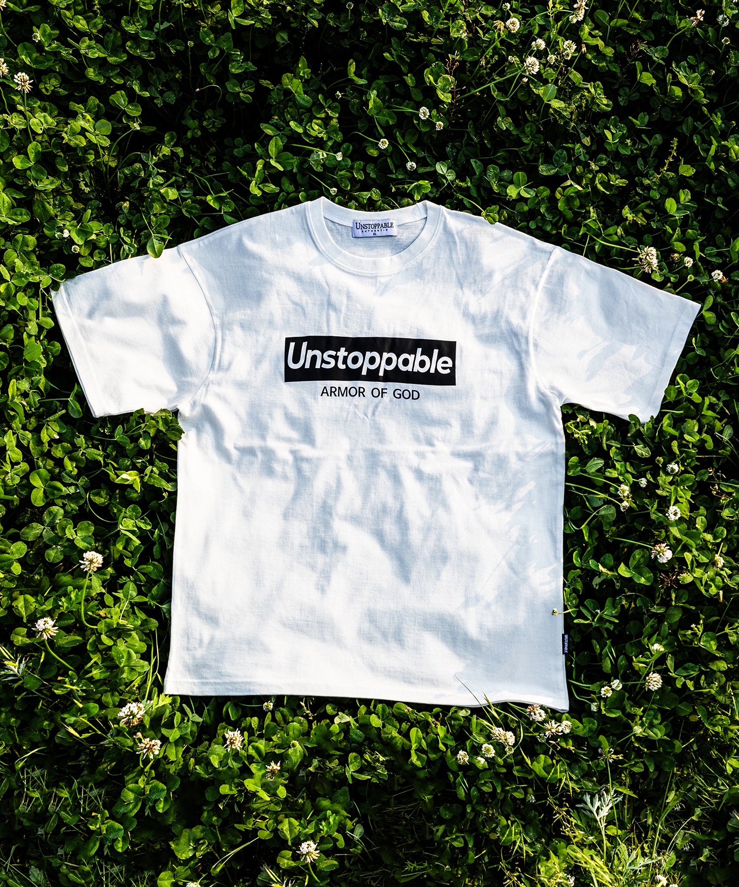 언스탑퍼블 박스로고 반팔티 화이트블랙 (UNSTOPPABLE box logo T-shirt)