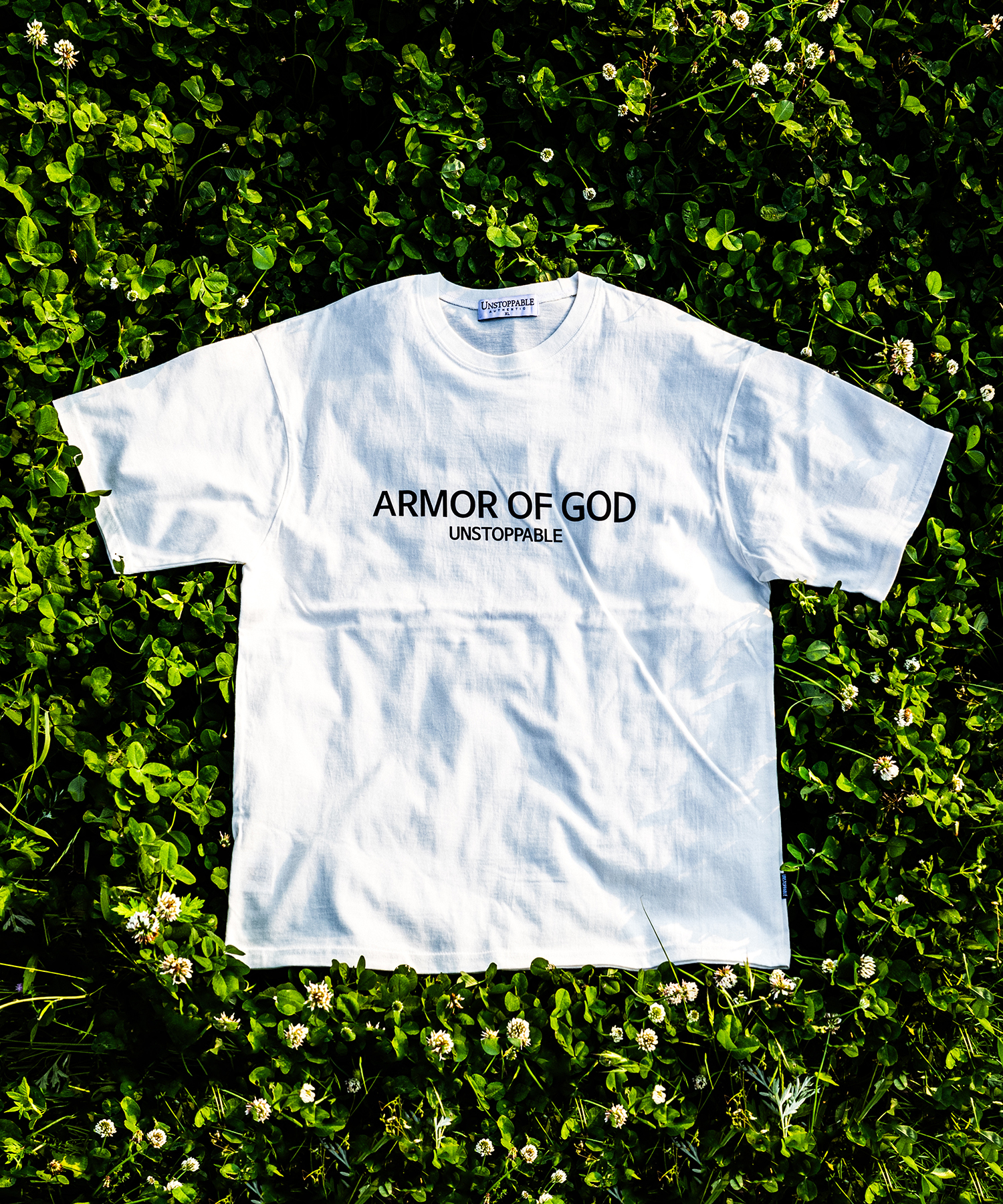 아머오브갓 반팔티 화이트블랙 (ARMOR OF GOD T-shirt)