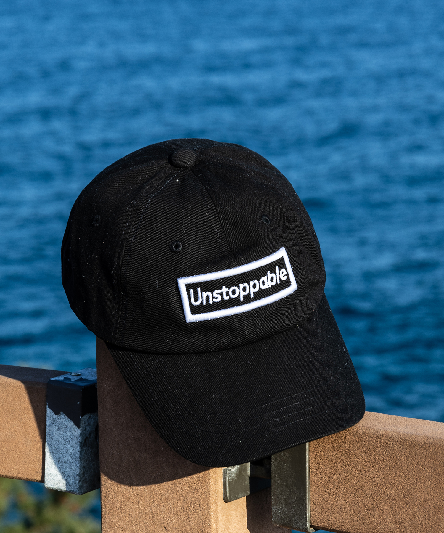 언스탑퍼블 박스로고 볼캡 블랙화이트 (UNSTOPPABLE box logo ballcap)