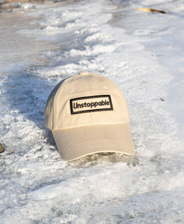 언스탑퍼블 박스로고 볼캡 베이지 (UNSTOPPABLE box logo ballcap)
