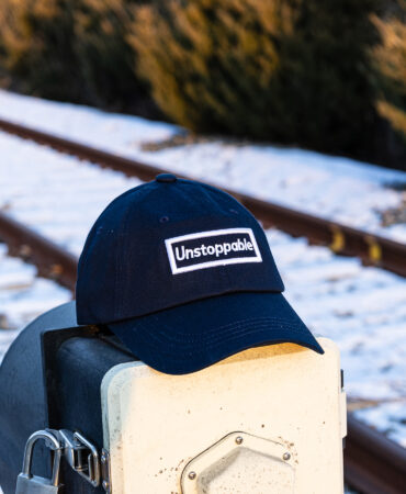 언스탑퍼블 박스로고 볼캡 네이비 (UNSTOPPABLE box logo ballcap)