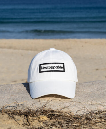언스탑퍼블 박스로고 볼캡 화이트 (UNSTOPPABLE box logo ballcap)