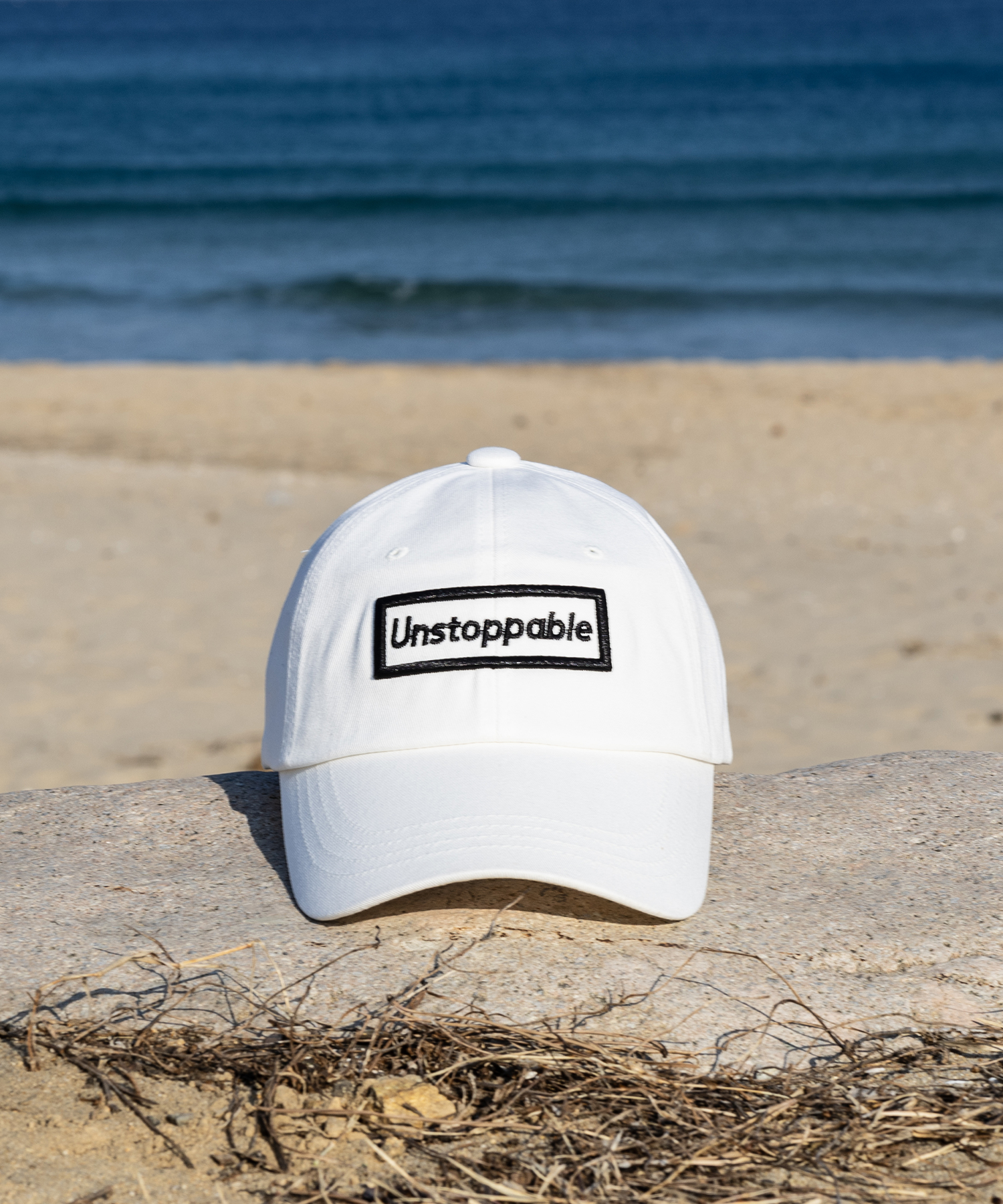 언스탑퍼블 박스로고 볼캡 화이트 (UNSTOPPABLE box logo ballcap)