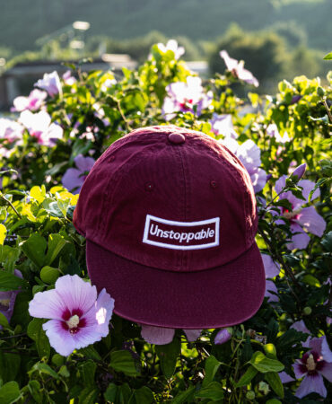 언스탑퍼블 박스로고 평챙 플랫캡 마룬와인 (UNSTOPPABLE box logo flat cap)