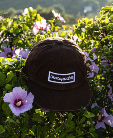 언스탑퍼블 박스로고 평챙 플랫캡 쵸코브라운 (UNSTOPPABLE box logo flat cap)