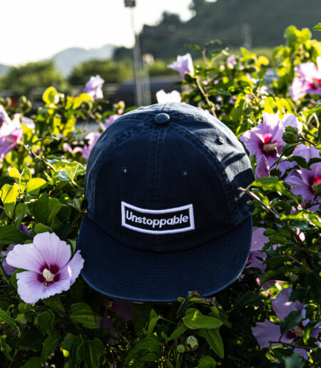 언스탑퍼블 박스로고 평챙 플랫캡 시크네이비 (UNSTOPPABLE box logo flat cap)