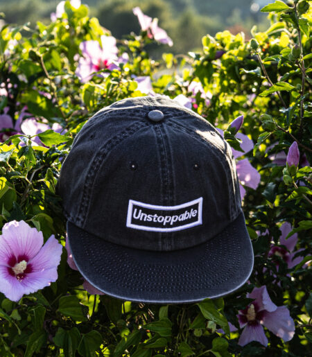언스탑퍼블 박스로고 평챙 플랫캡 스모크블랙 (UNSTOPPABLE box logo flat cap)