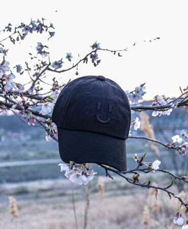 U 시그니처 로고 볼캡 올블랙 (U signature logo ballcap)