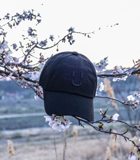 U 시그니처 로고 볼캡 올블랙 (U signature logo ballcap)