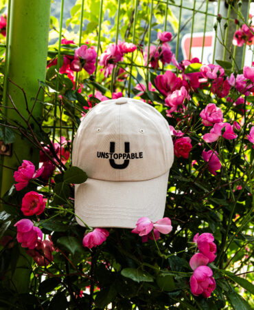 U 시그니처 로고 볼캡 베이지 (U signature logo ballcap)