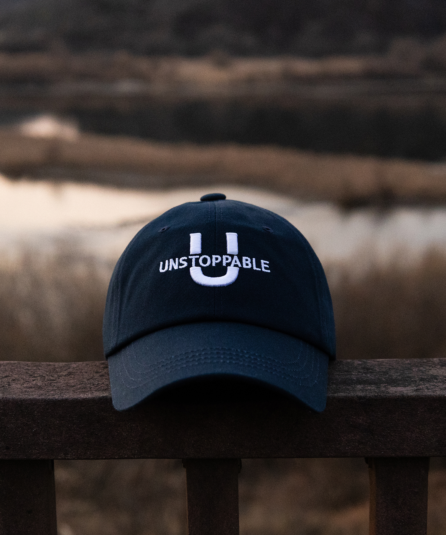 U 시그니처 로고 볼캡 네이비 (U signature logo ballcap)