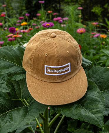 언스탑퍼블 박스로고 평챙 플랫캡 캐러멜 (UNSTOPPABLE box logo flat cap)