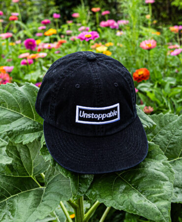 언스탑퍼블 박스로고 평챙 플랫캡 블랙 (UNSTOPPABLE box logo flat cap)