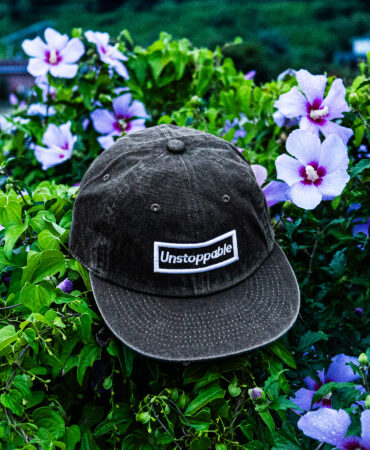 언스탑퍼블 박스로고 플랫캡 평챙 엣지차콜 (UNSTOPPABLE box logo flat cap)