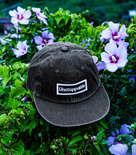 언스탑퍼블 박스로고 플랫캡 평챙 엣지차콜 (UNSTOPPABLE box logo flat cap)